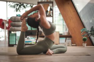 Mehr über den Artikel erfahren Ashtanga Vinyasa Yoga: ein kraftvoller Yogastil